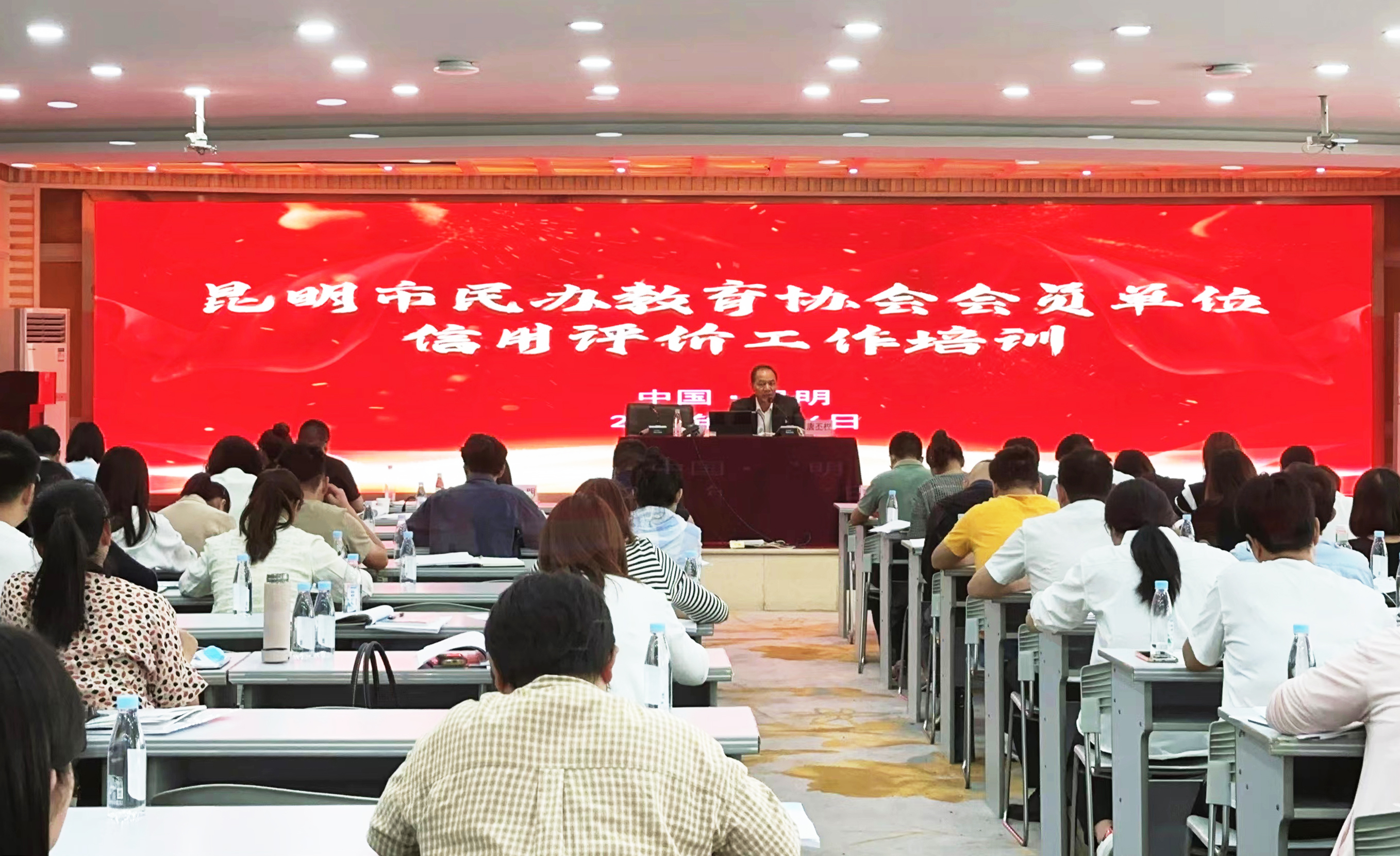 加強民辦學校(xiào)黨建工作，以黨建引領民辦學校(xiào)特色化高質量發展